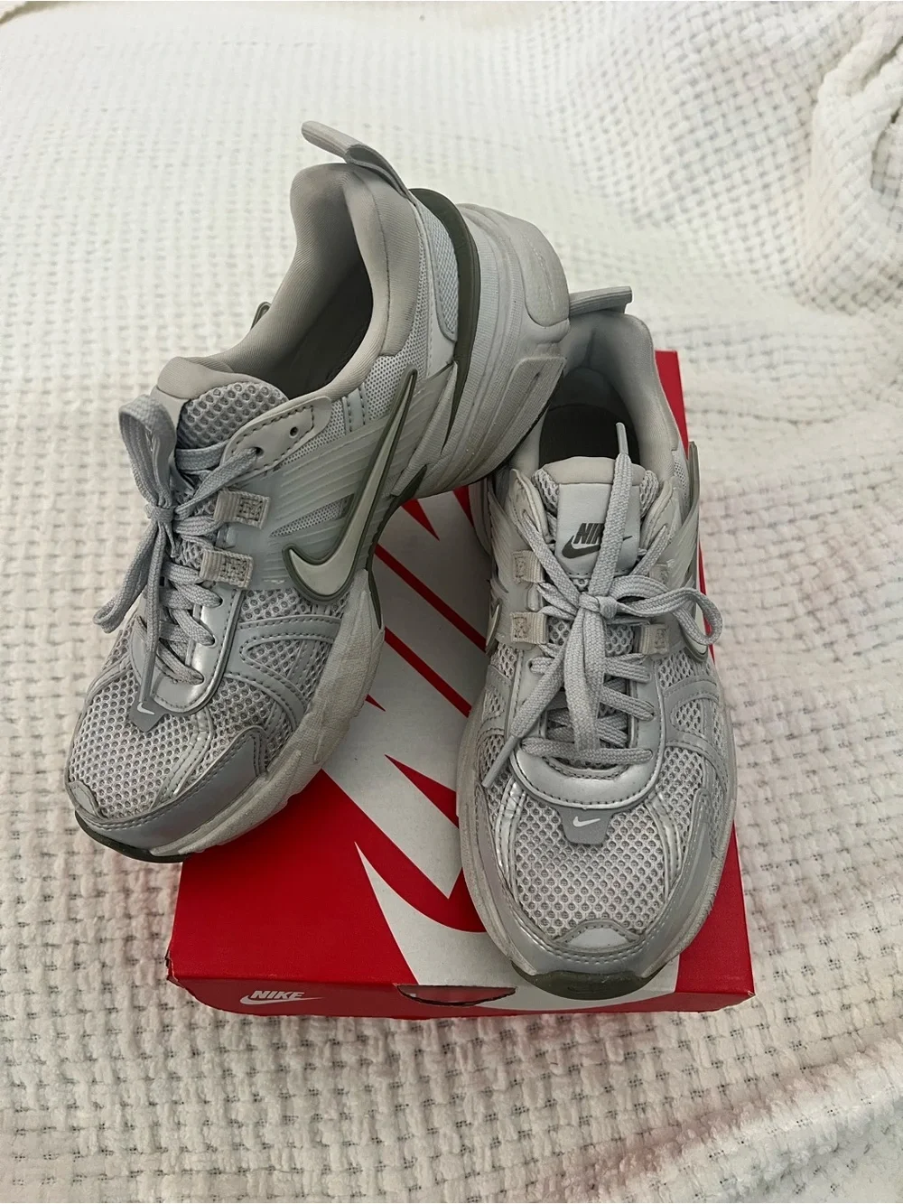Nike Women’s V2K Run Shoes size 6